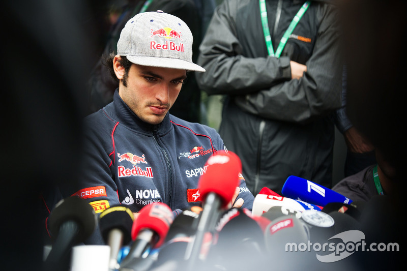 爱游戏2026-梅赛德斯碾压红牛二队，塞恩斯扛起全队