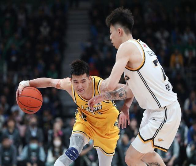 ayx世界杯2026-广州队险胜步行者，孙铭徽高光表现