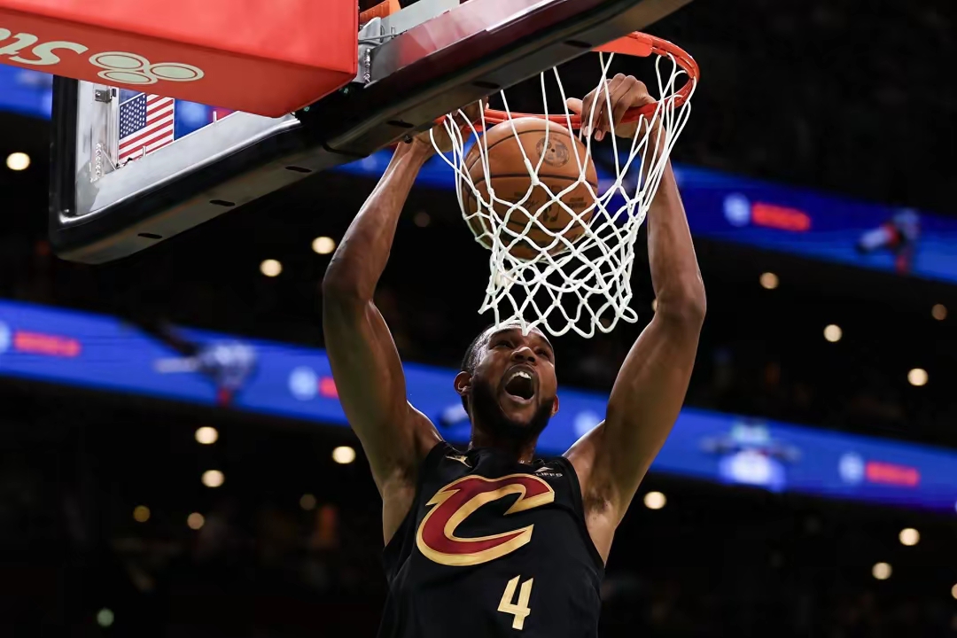 爱游戏官网-独行侠力克骑士，米切尔统治全场