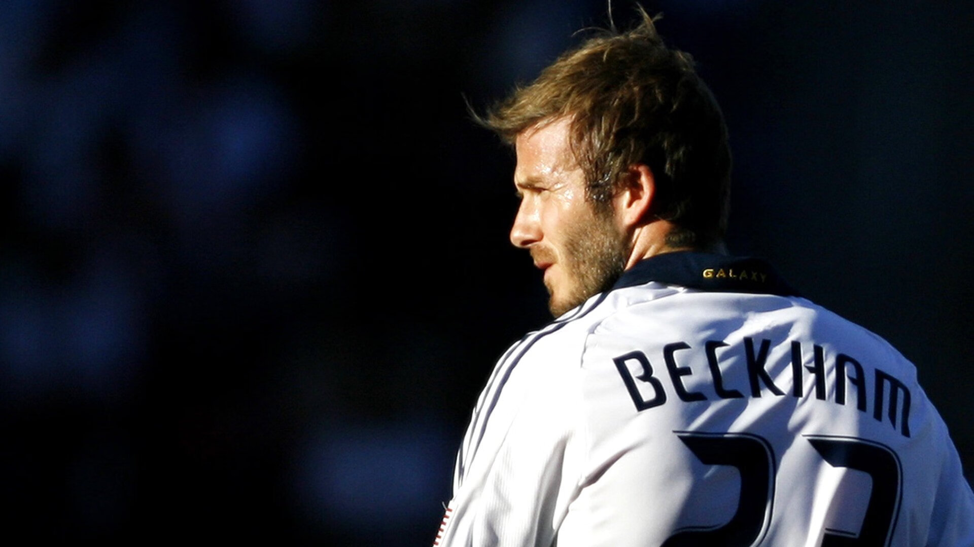 爱游戏2026-德甲争冠夜,戈贝尔打出生涯之夜,当篮球与足球在命运之弦上共振